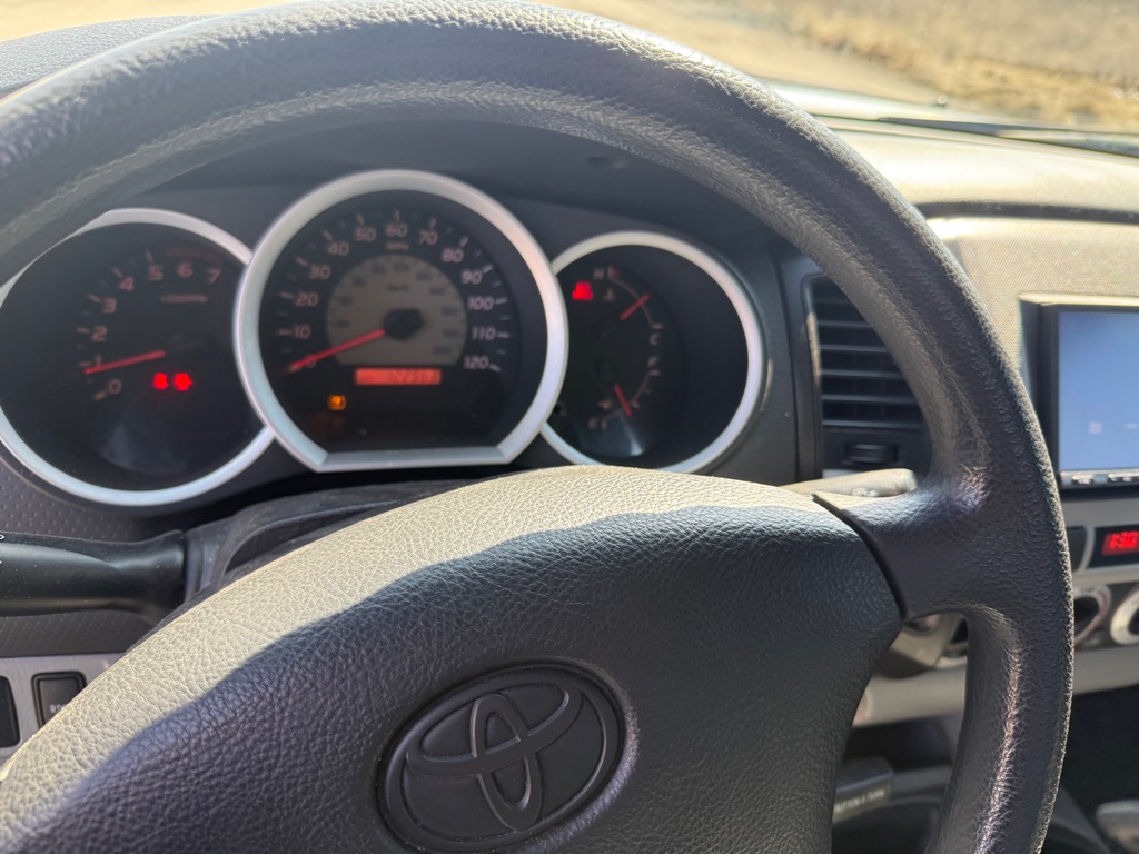 Photo 19 of this TOYOTA TACOMA