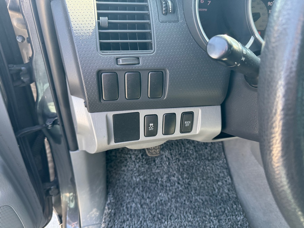 Photo 17 of this TOYOTA TACOMA