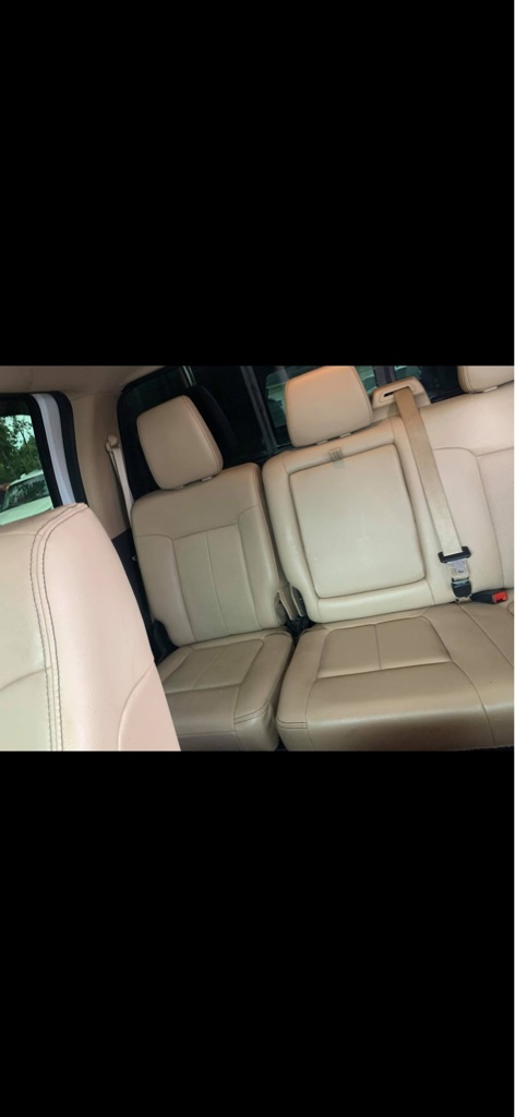 Photo 11 of this FORD F-350 SUPER DUT