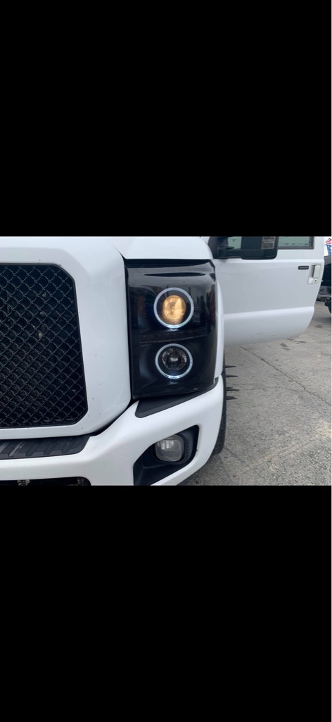 Photo 5 of this FORD F-350 SUPER DUT