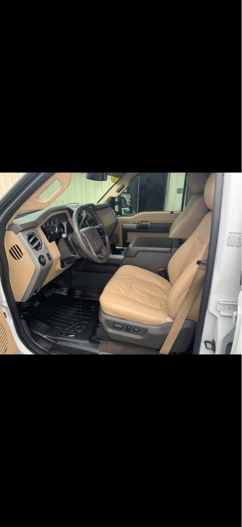 Photo 14 of this FORD F-350 SUPER DUT