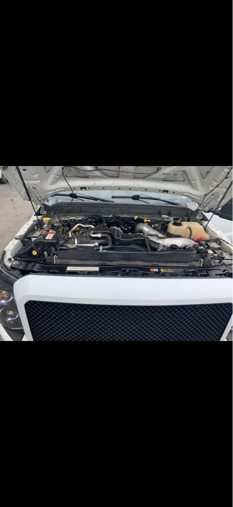 Photo 34 of this FORD F-350 SUPER DUT