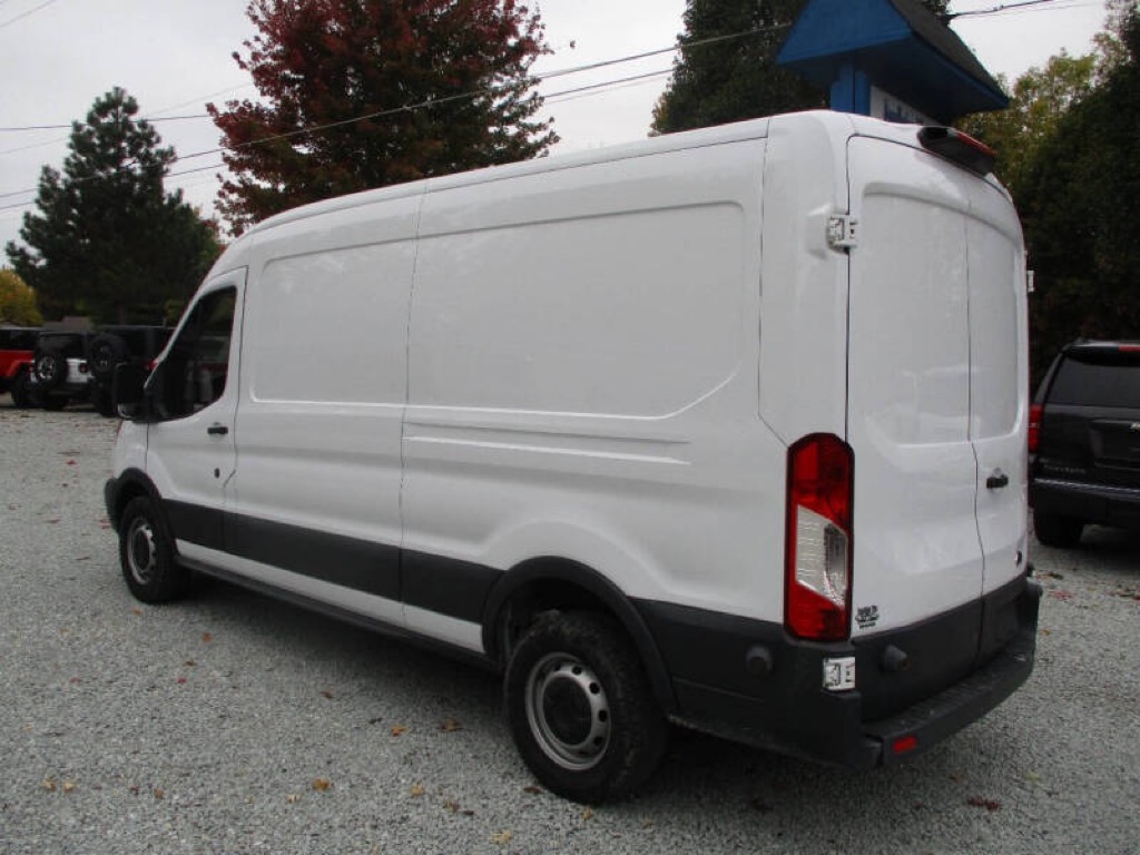 Photo 3 of this FORD TRANSIT