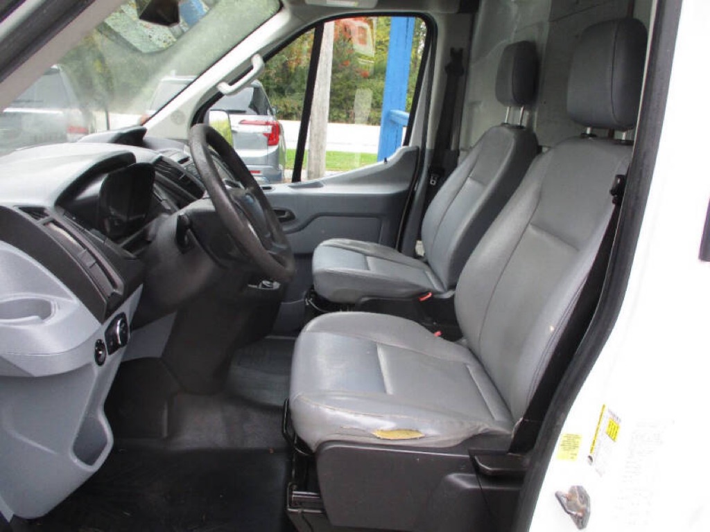 Photo 9 of this FORD TRANSIT