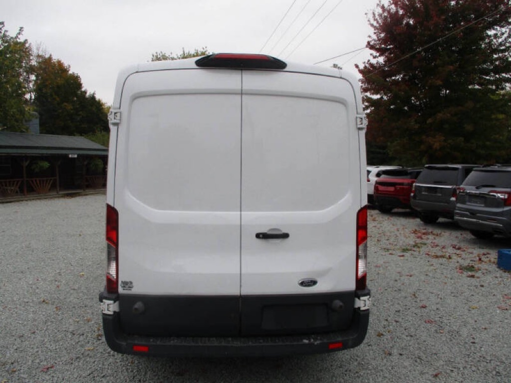 Photo 2 of this FORD TRANSIT