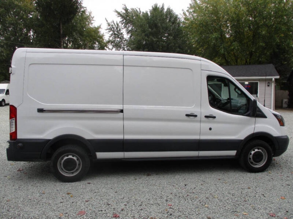 Photo 7 of this FORD TRANSIT