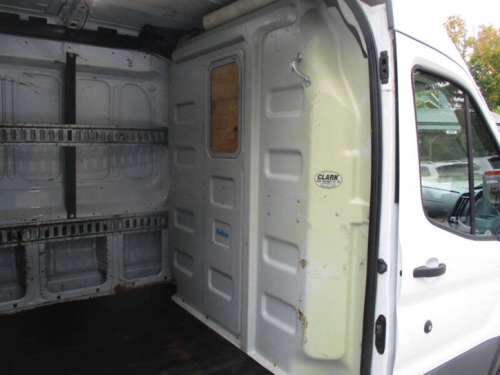 Photo 18 of this FORD TRANSIT