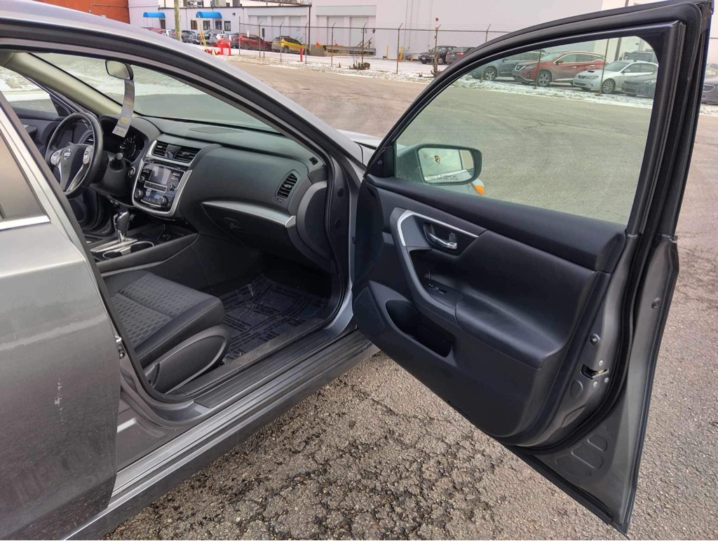 Photo 14 of this NISSAN ALTIMA