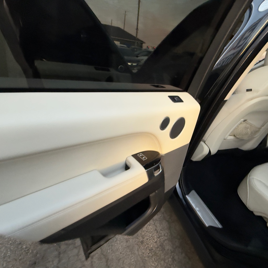 Photo 15 of this LAND ROVER RANGE ROVER SPO
