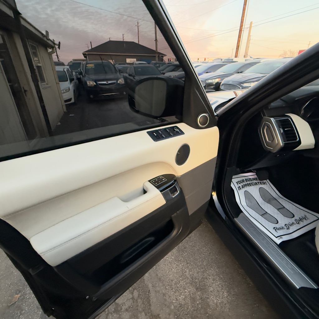 Photo 10 of this LAND ROVER RANGE ROVER SPO