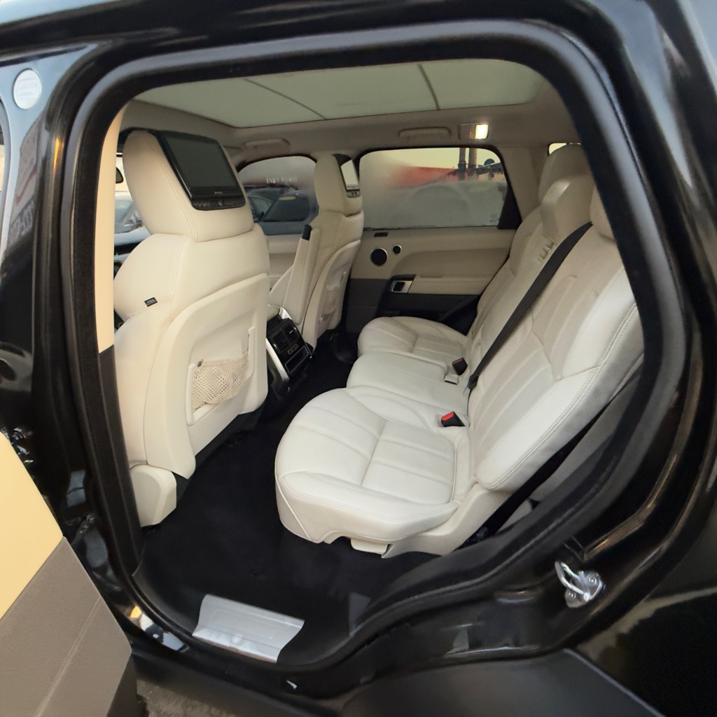 Photo 11 of this LAND ROVER RANGE ROVER SPO