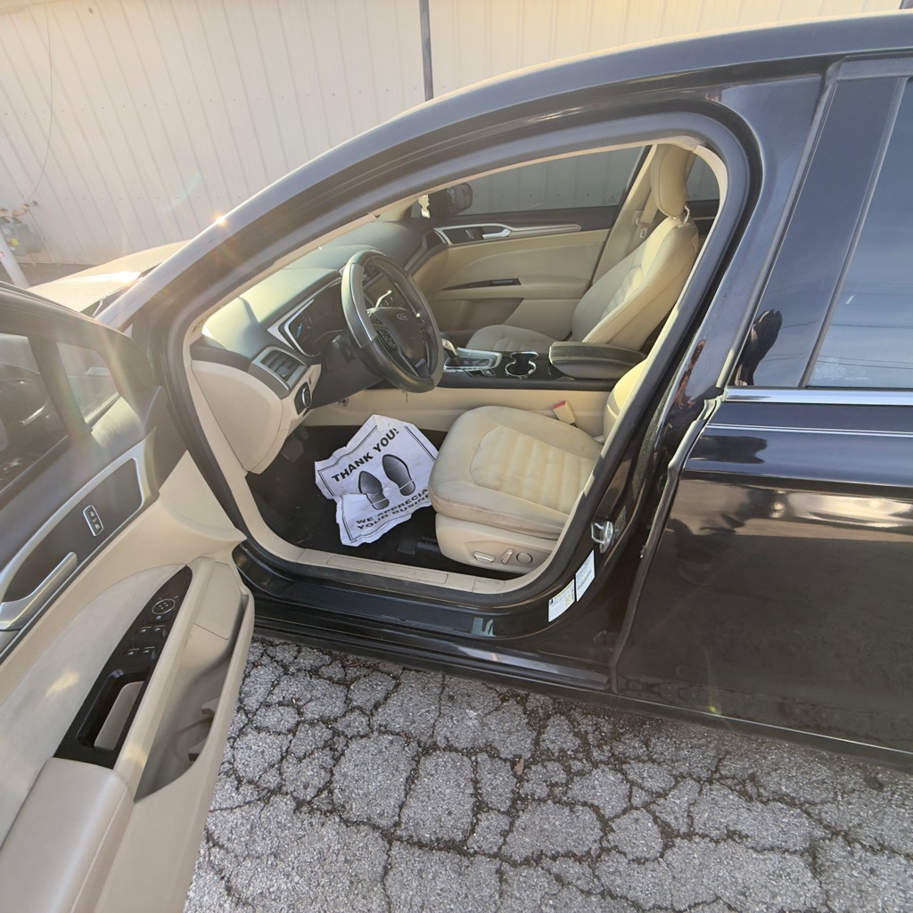 Photo 9 of this FORD FUSION