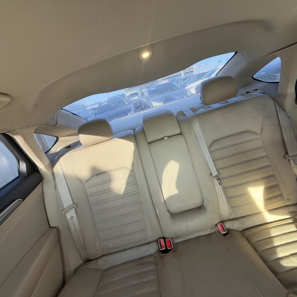 Photo 17 of this FORD FUSION