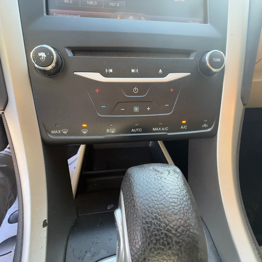 Photo 21 of this FORD FUSION