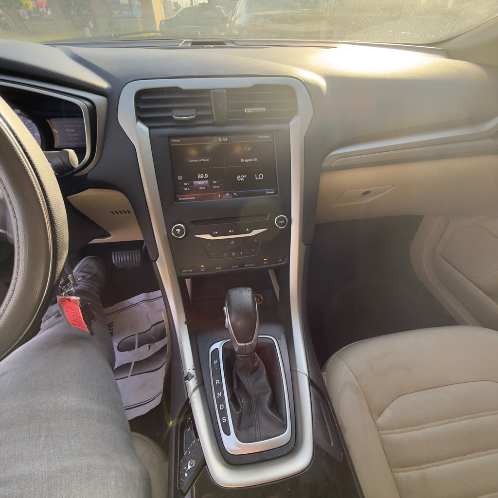 Photo 13 of this FORD FUSION