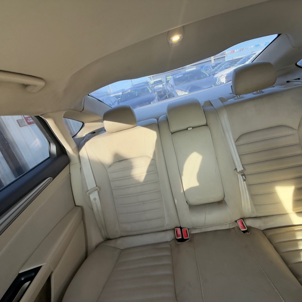 Photo 18 of this FORD FUSION