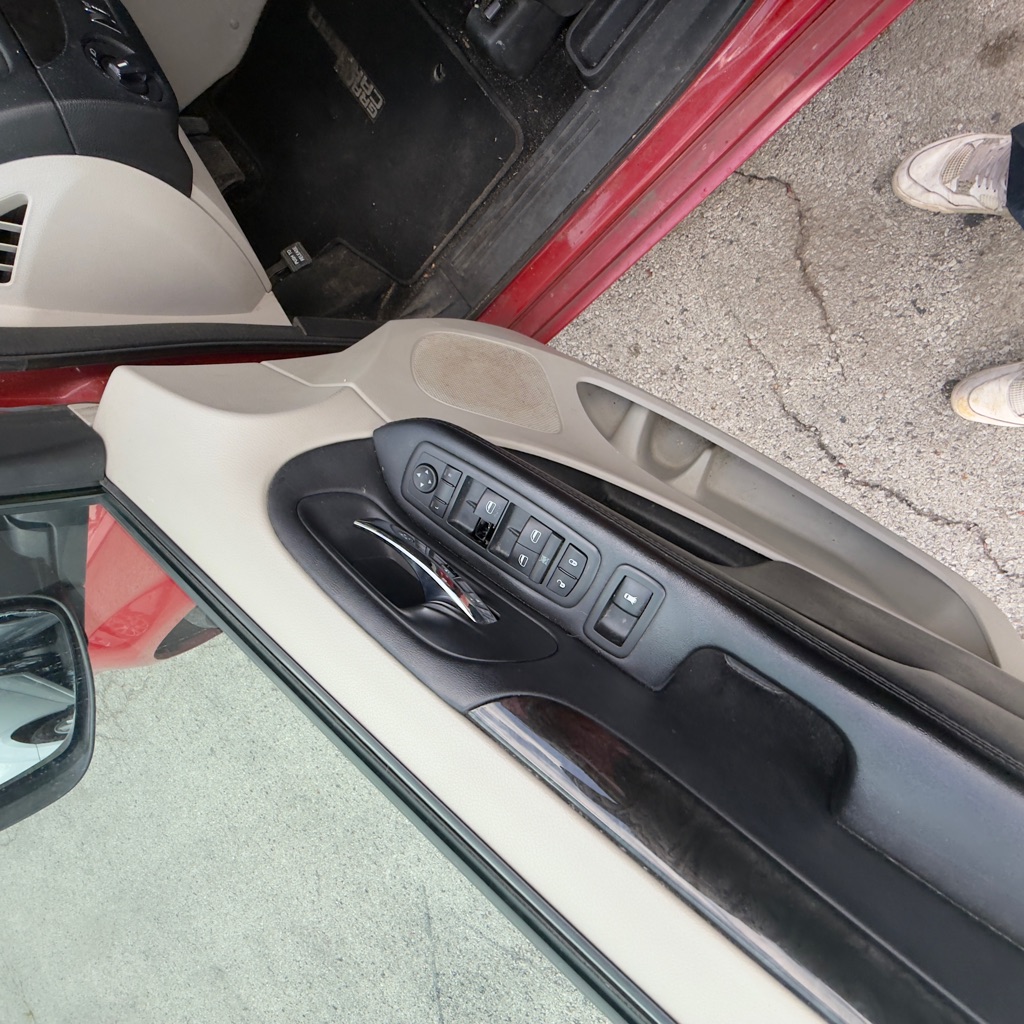 Photo 21 of this DODGE GRAND CARAVAN