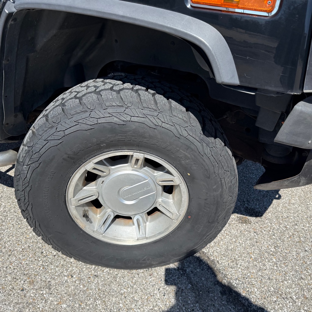 Photo 13 of this HUMMER H2