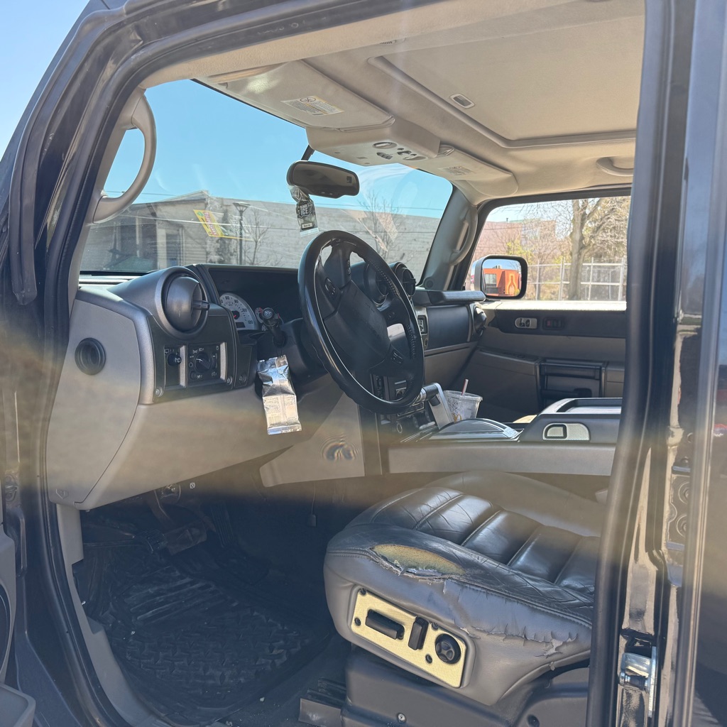 Photo 10 of this HUMMER H2