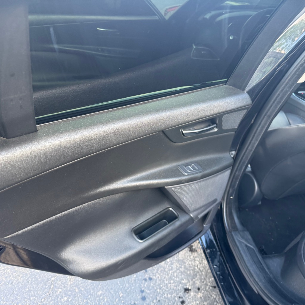 Photo 15 of this JAGUAR XE