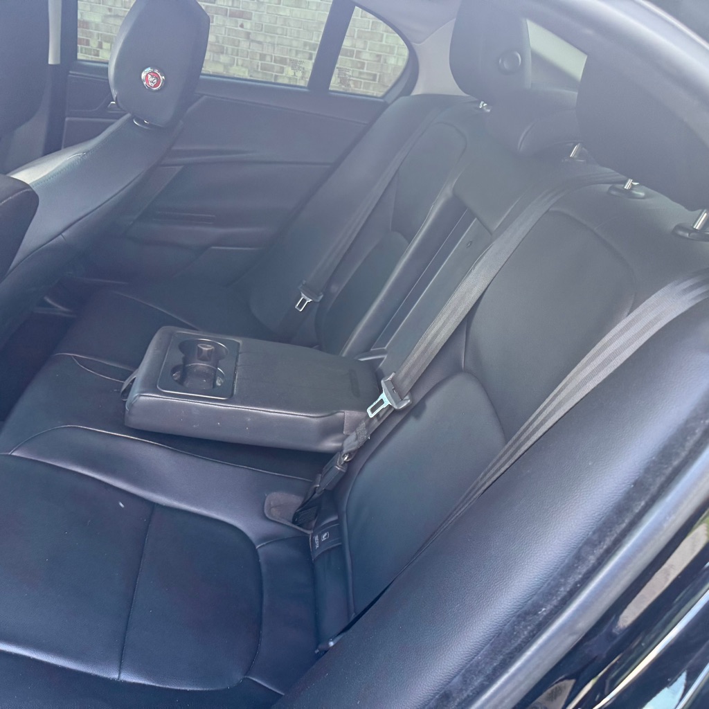 Photo 14 of this JAGUAR XE
