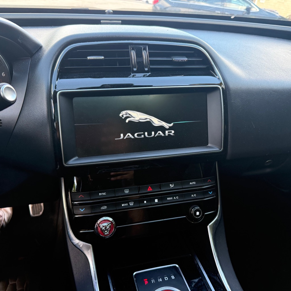 Photo 19 of this JAGUAR XE