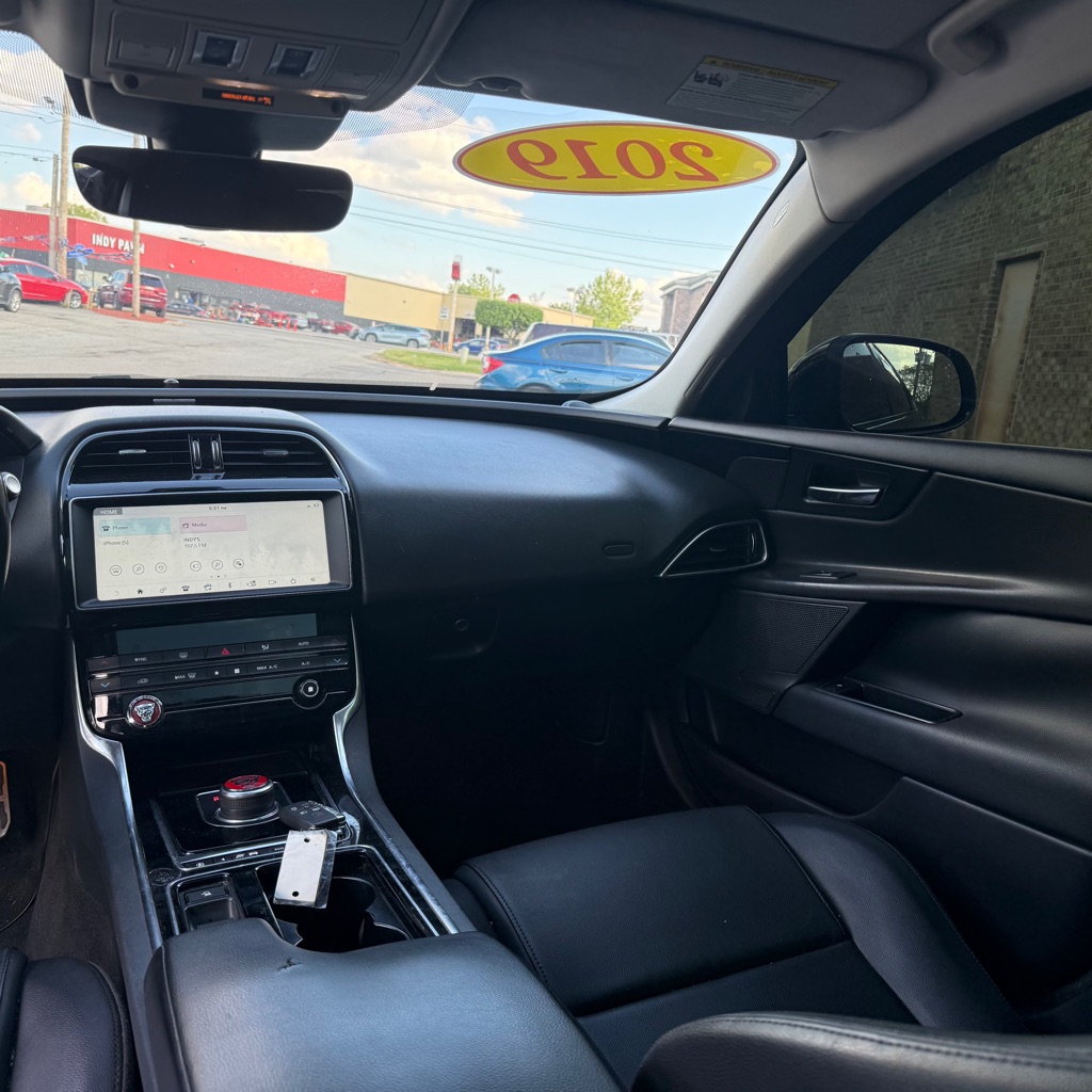 Photo 12 of this JAGUAR XE
