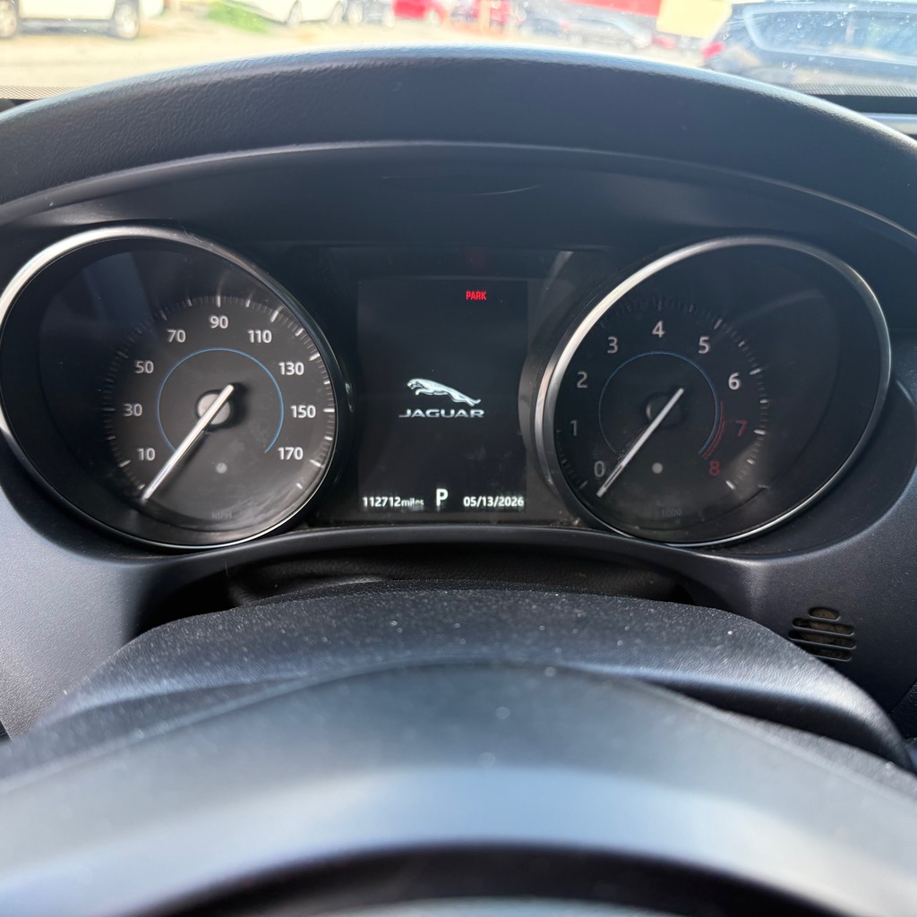 Photo 18 of this JAGUAR XE