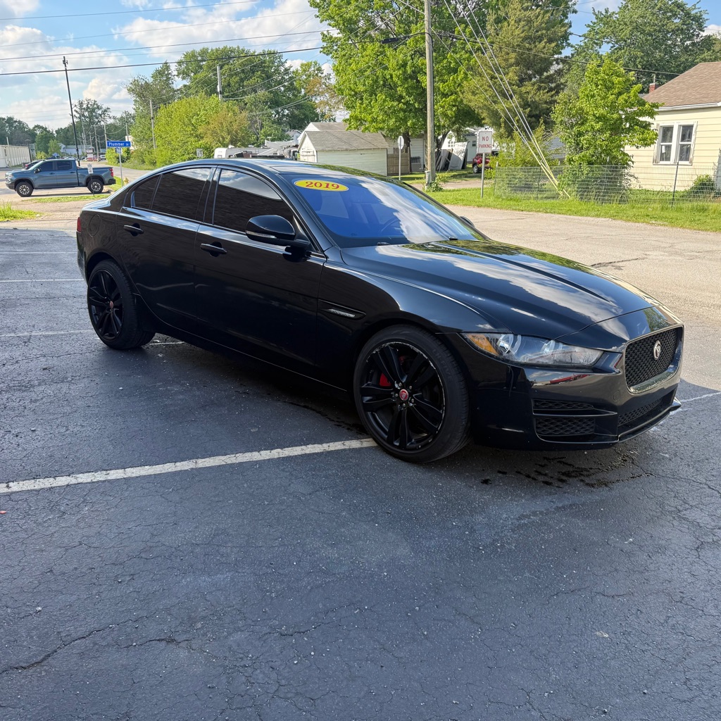 Photo 6 of this JAGUAR XE