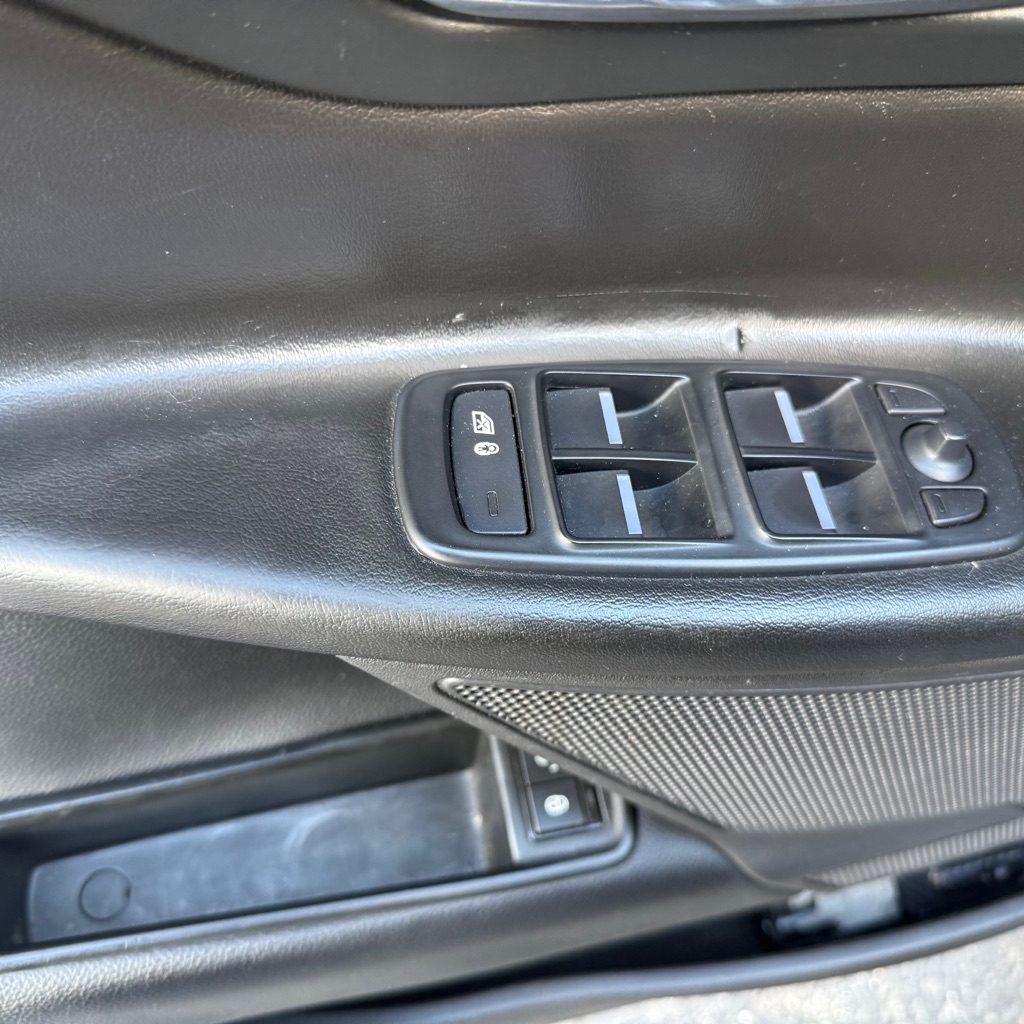 Photo 16 of this JAGUAR XE
