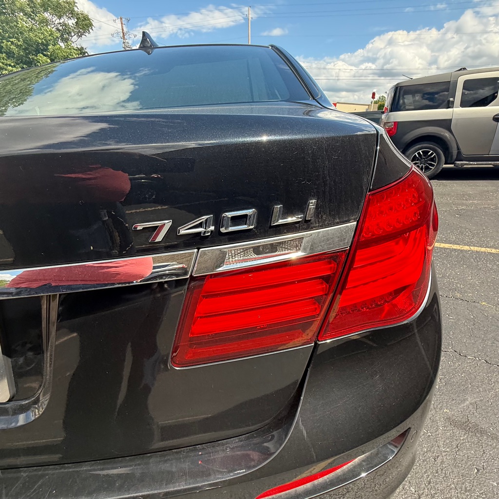 Photo 25 of this BMW 7 SERIES