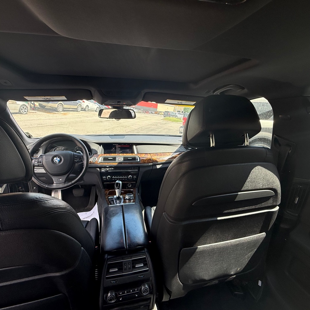 Photo 14 of this BMW 7 SERIES