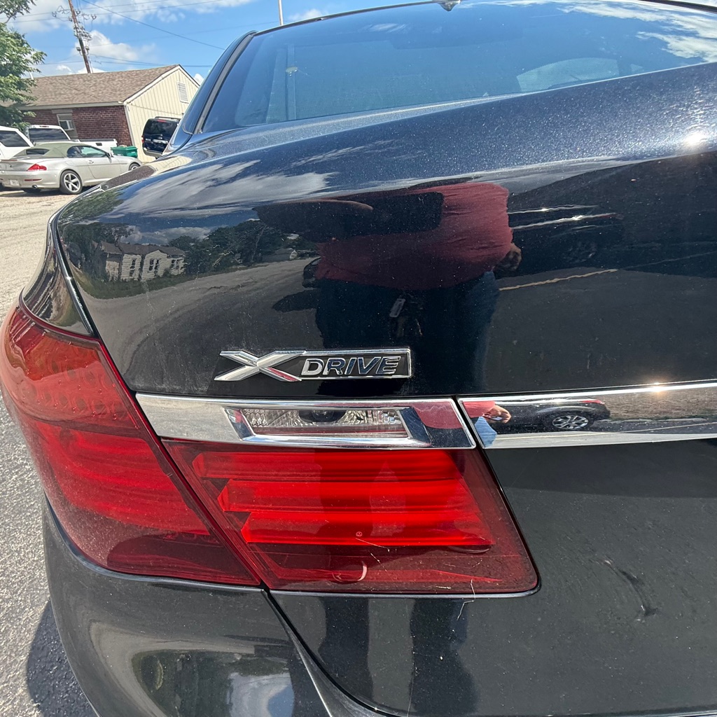 Photo 24 of this BMW 7 SERIES