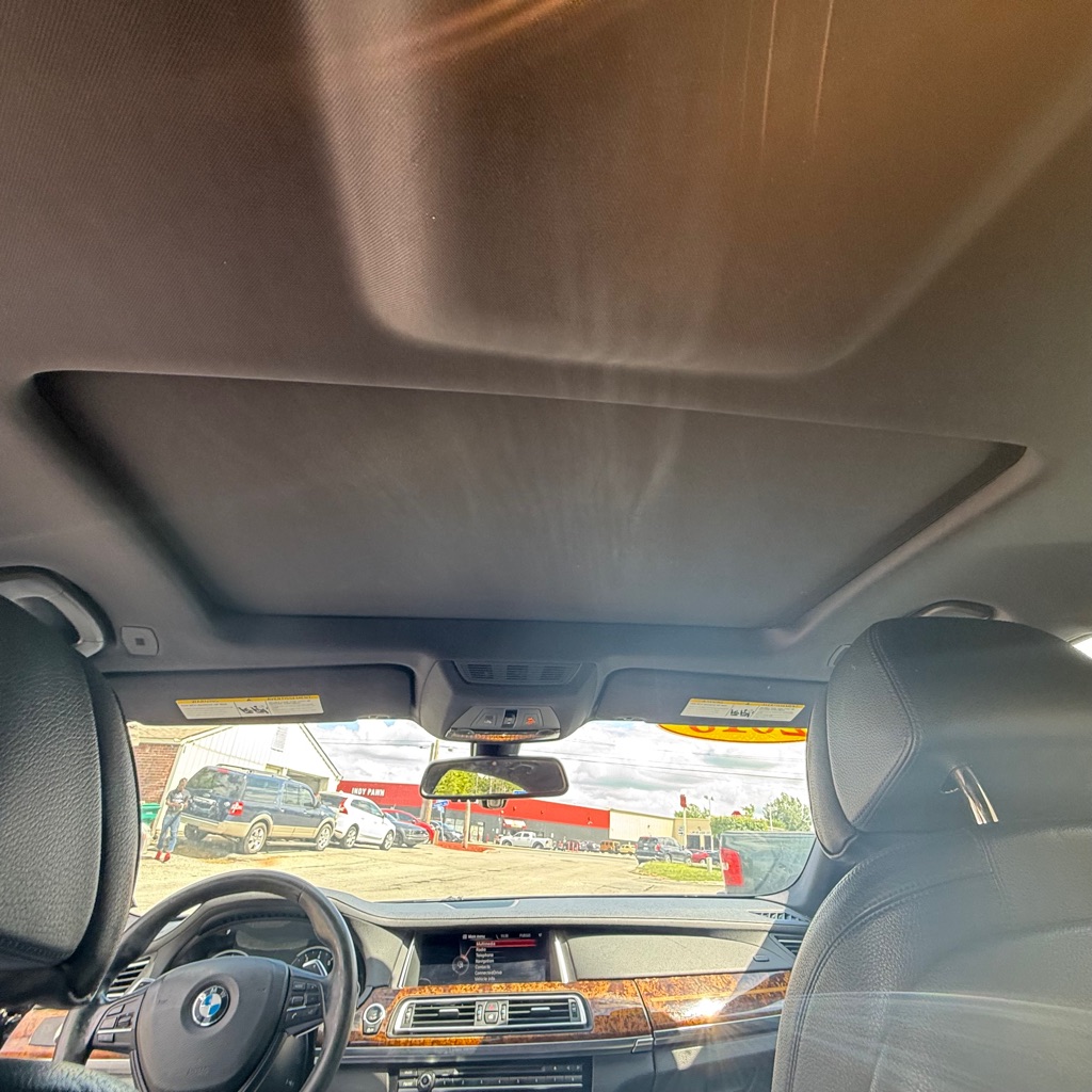 Photo 15 of this BMW 7 SERIES