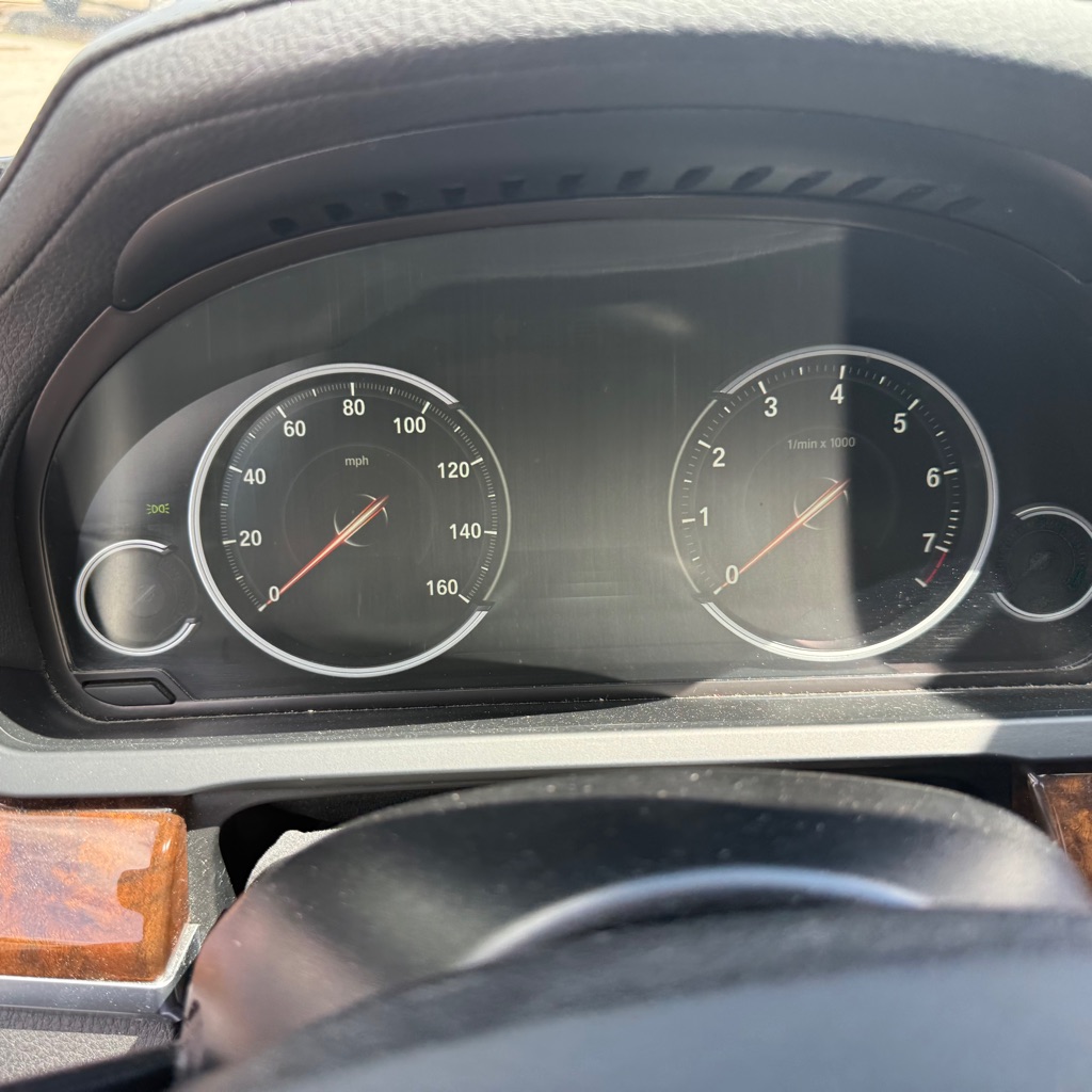Photo 29 of this BMW 7 SERIES