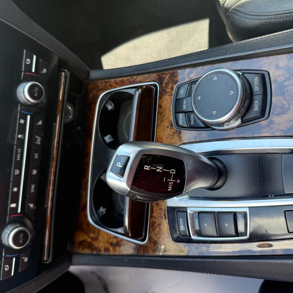 Photo 28 of this BMW 7 SERIES