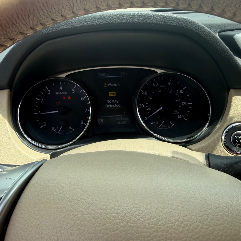 Photo 17 of this NISSAN ROGUE