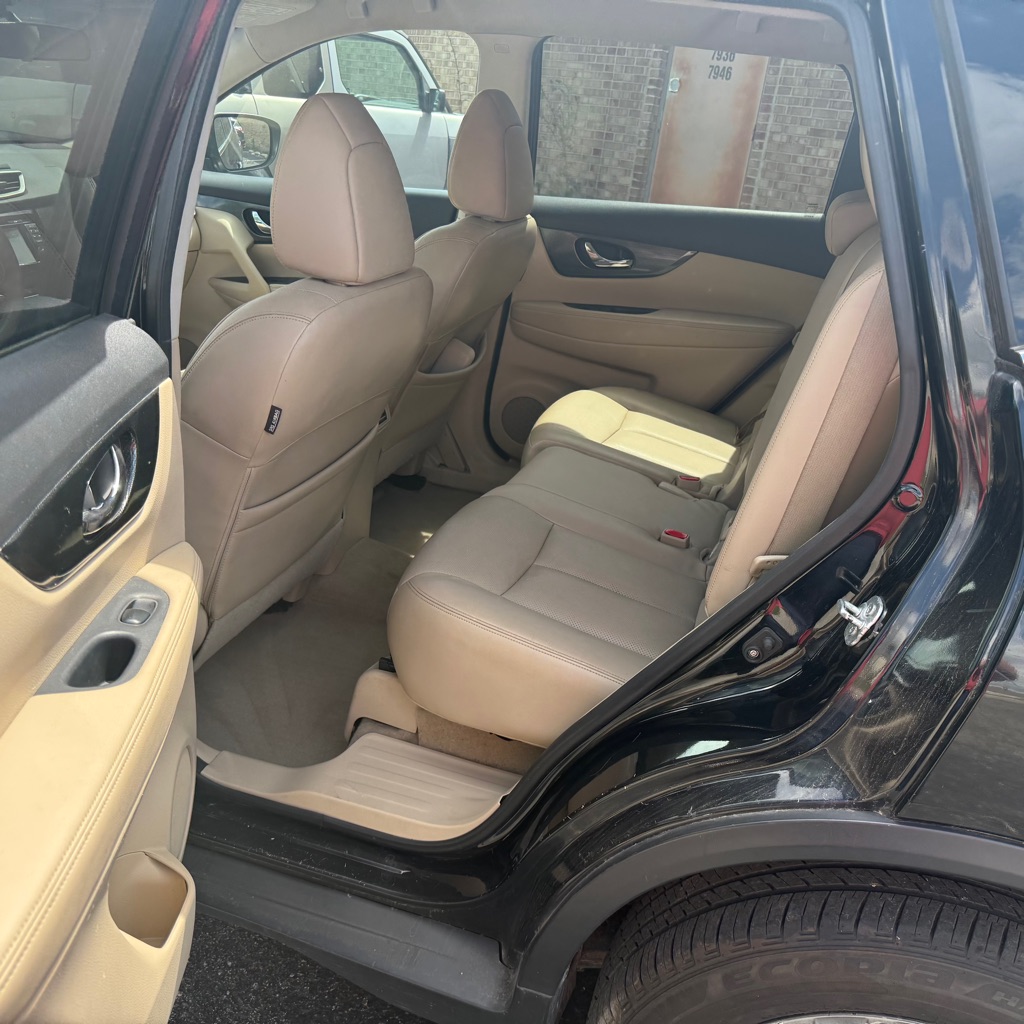 Photo 10 of this NISSAN ROGUE