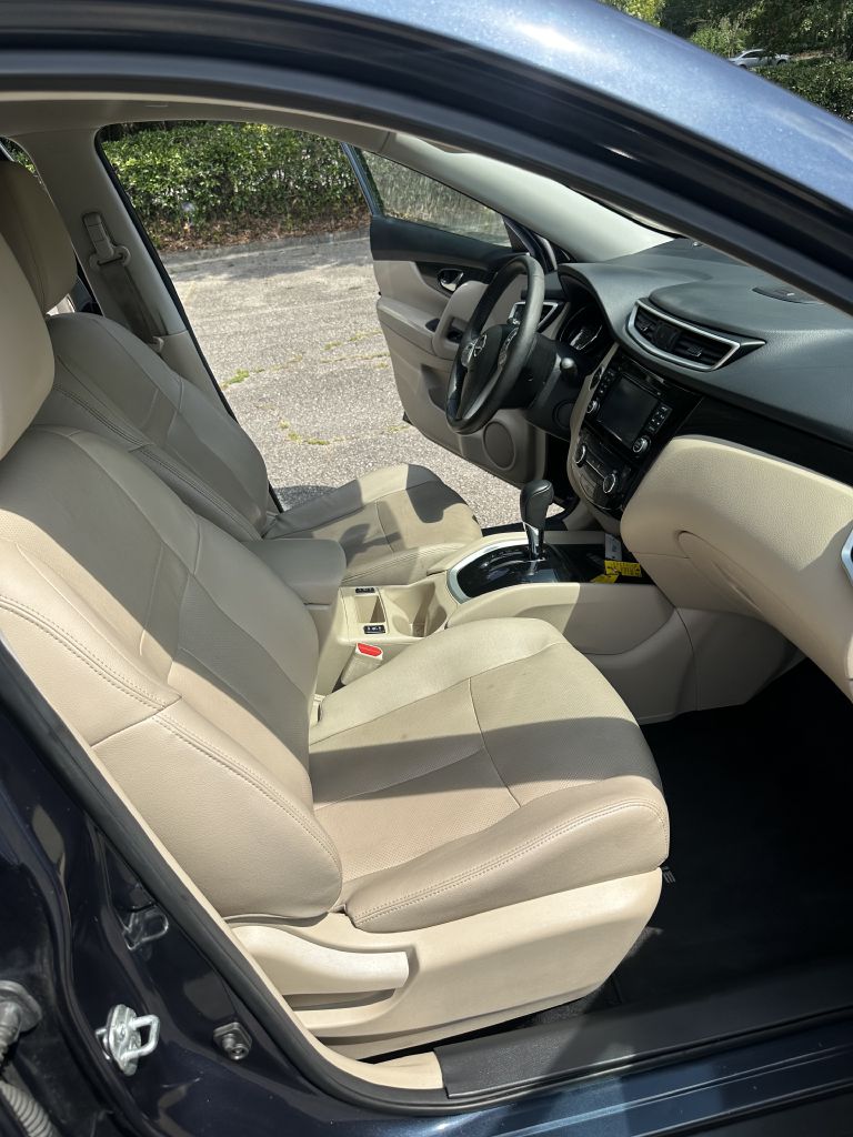 Photo 12 of this NISSAN ROGUE