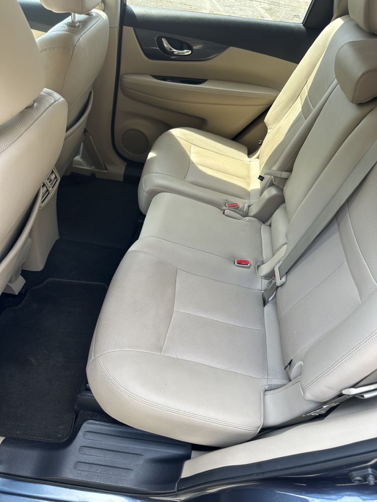 Photo 14 of this NISSAN ROGUE