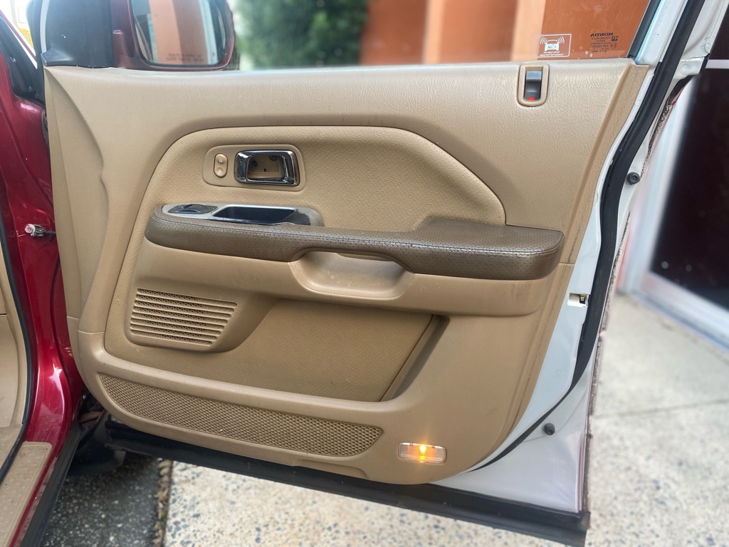 Photo 8 of this HONDA PILOT