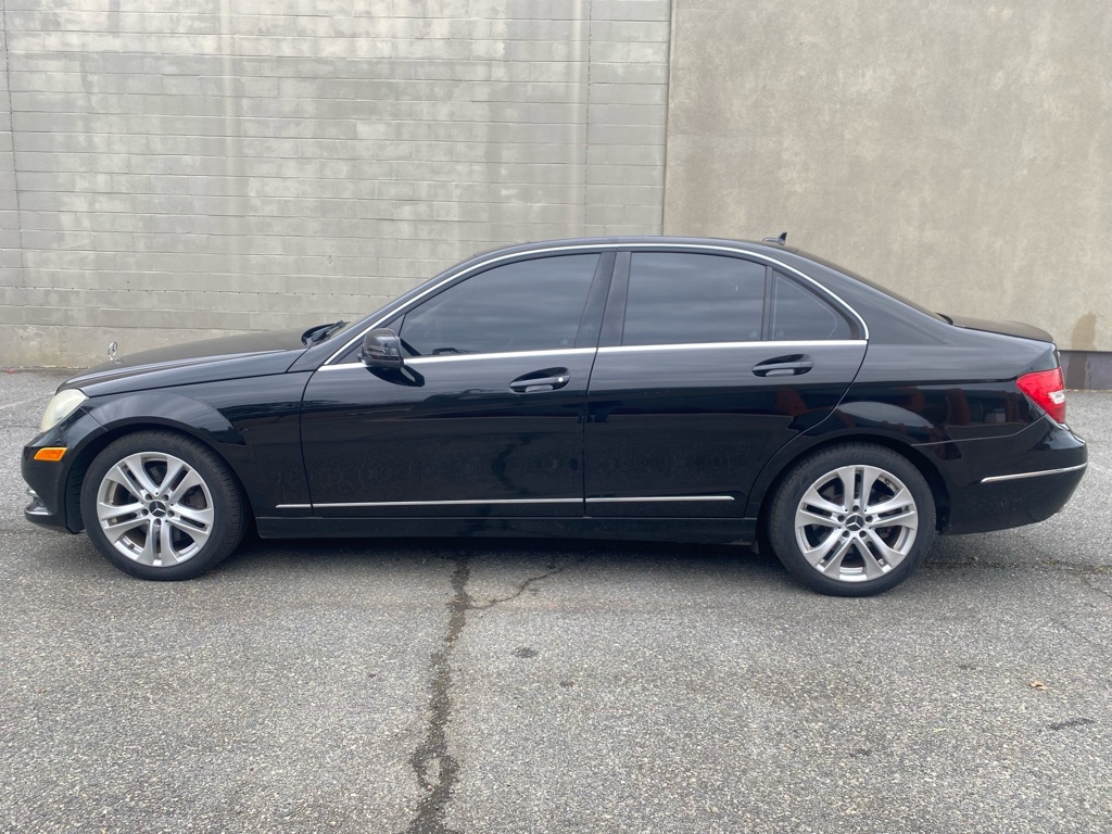 Photo 4 of this MERCEDES-BENZ C-CLASS