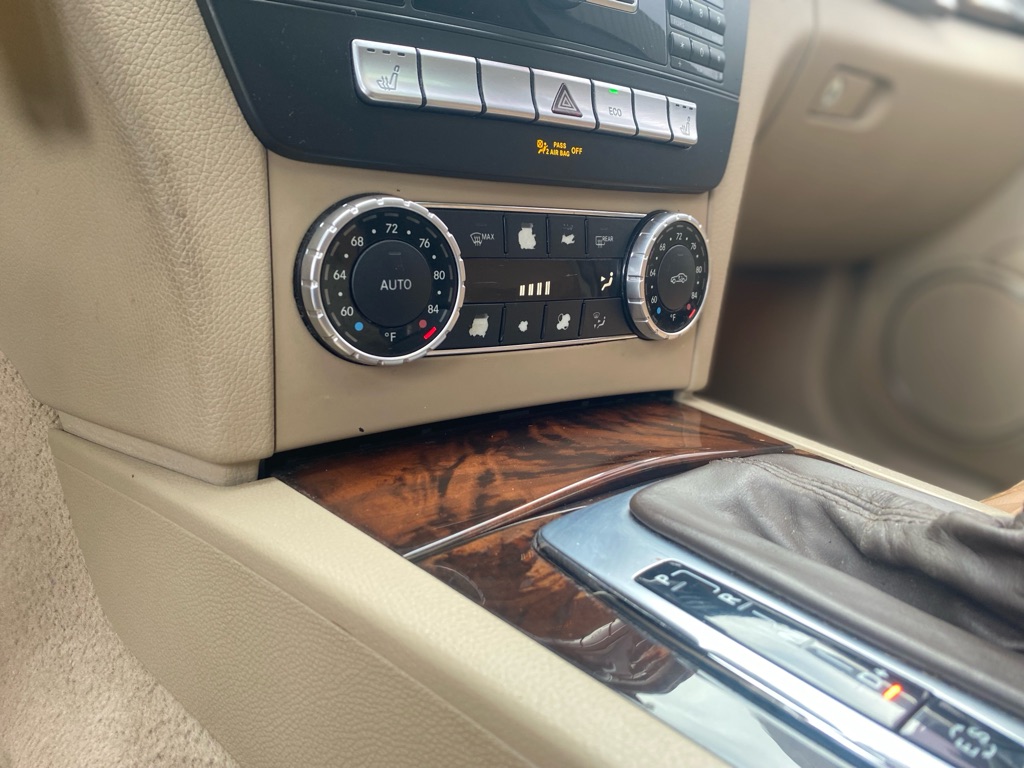 Photo 23 of this MERCEDES-BENZ C-CLASS