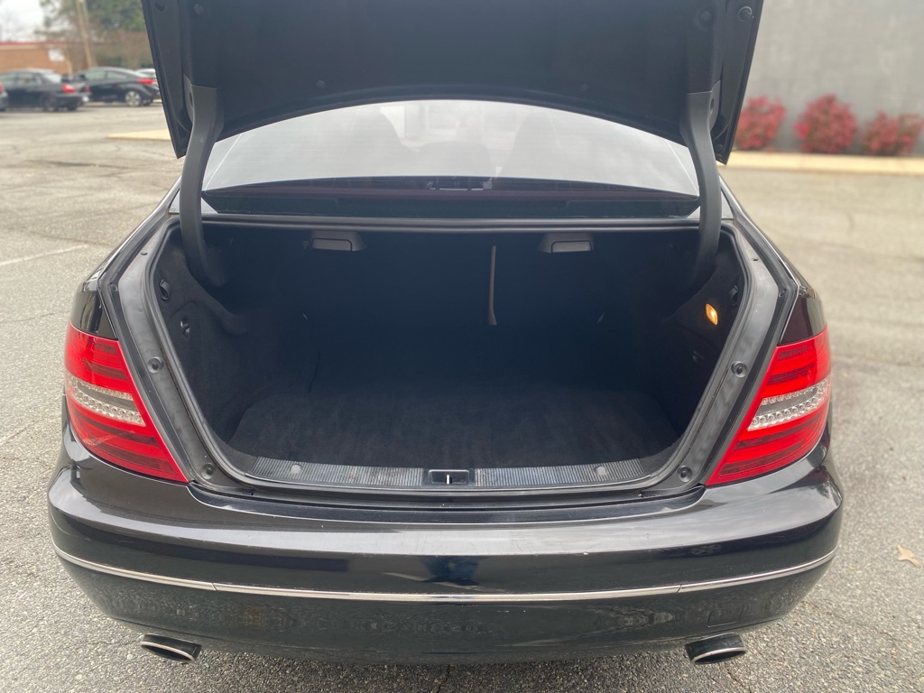 Photo 8 of this MERCEDES-BENZ C-CLASS