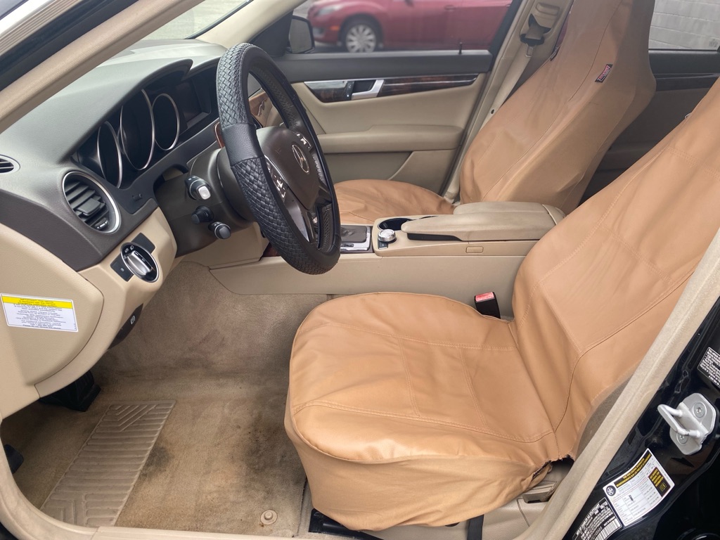 Photo 10 of this MERCEDES-BENZ C-CLASS