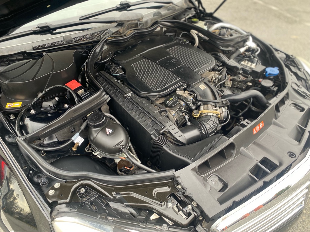 Photo 16 of this MERCEDES-BENZ C-CLASS