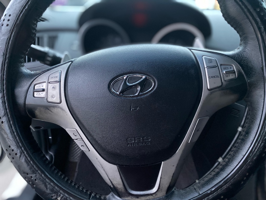 Photo 17 of this HYUNDAI GENESIS COUPE