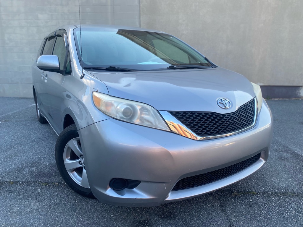 Silver 2011 Toyota Sienna LE 8-Passenger Minivan Front-Wheel Drive Automatic