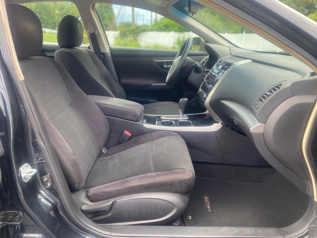 Photo 11 of this NISSAN ALTIMA