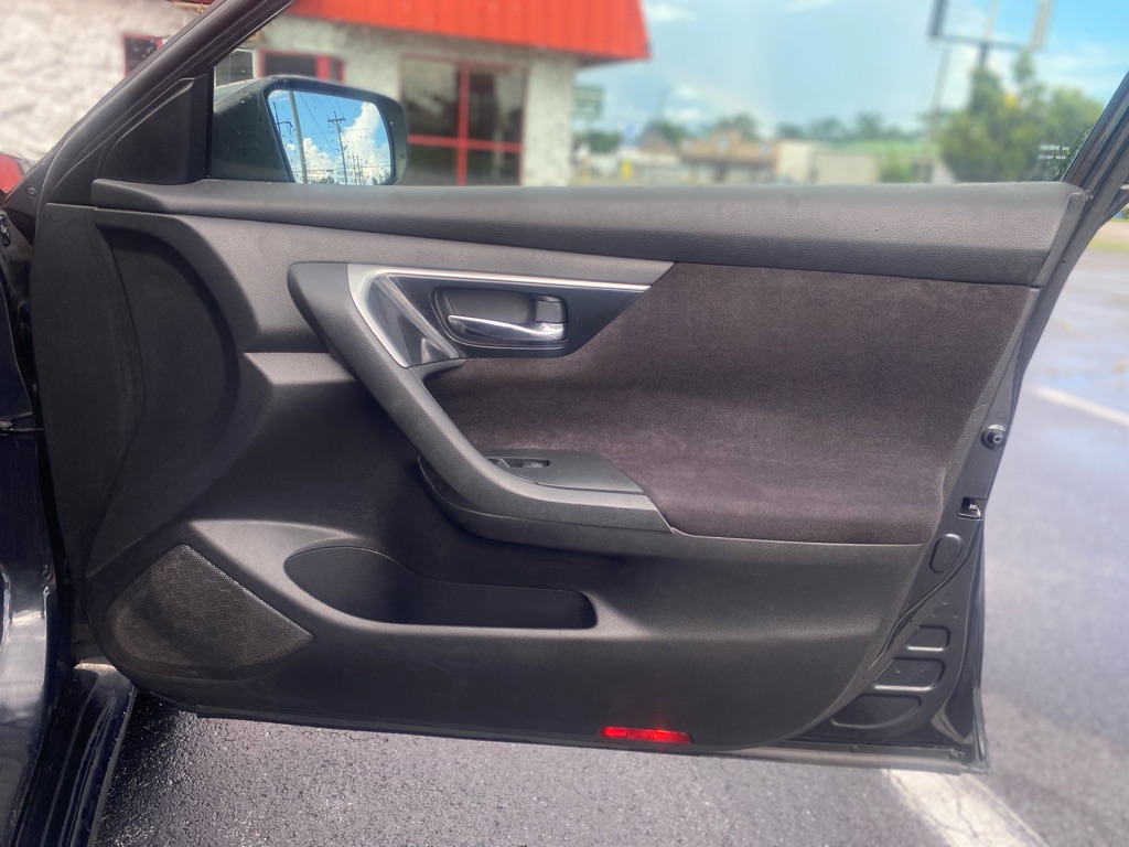 Photo 10 of this NISSAN ALTIMA